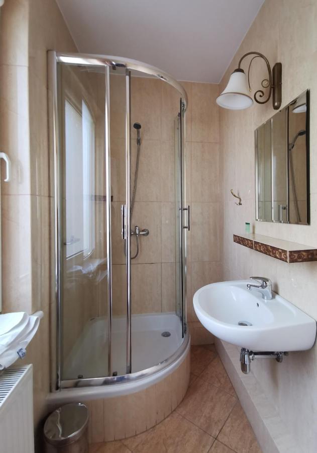 Hotel Zieliniec Познань Екстер'єр фото