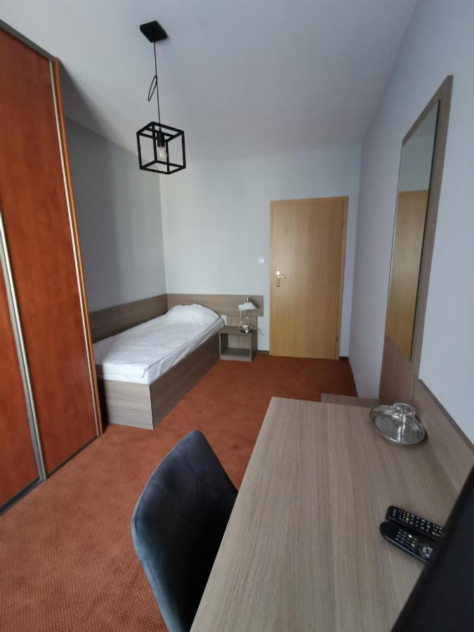 Hotel Zieliniec Познань Екстер'єр фото