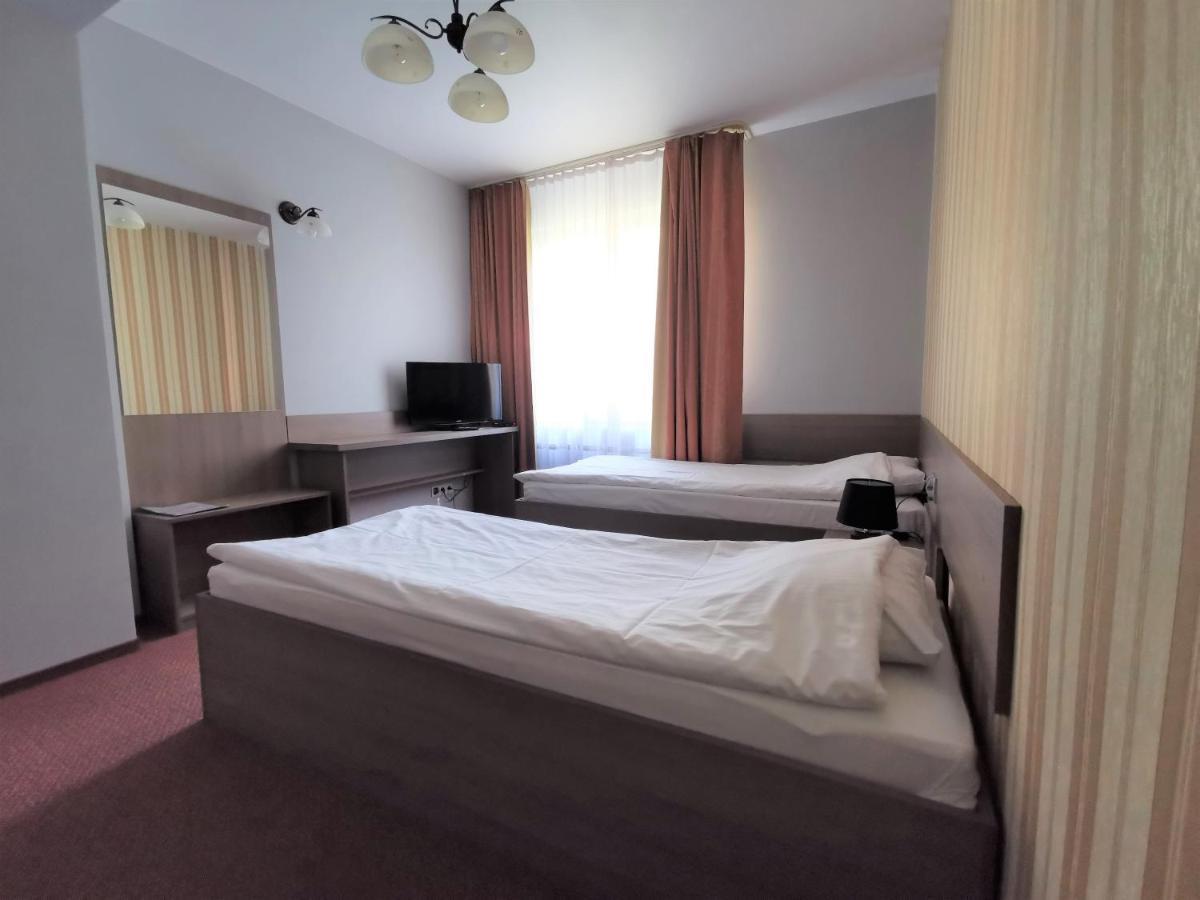 Hotel Zieliniec Познань Екстер'єр фото