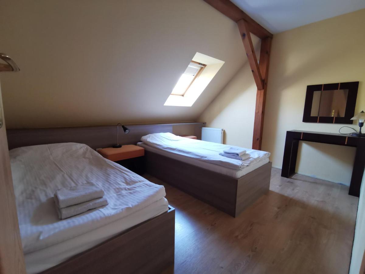 Hotel Zieliniec Познань Екстер'єр фото