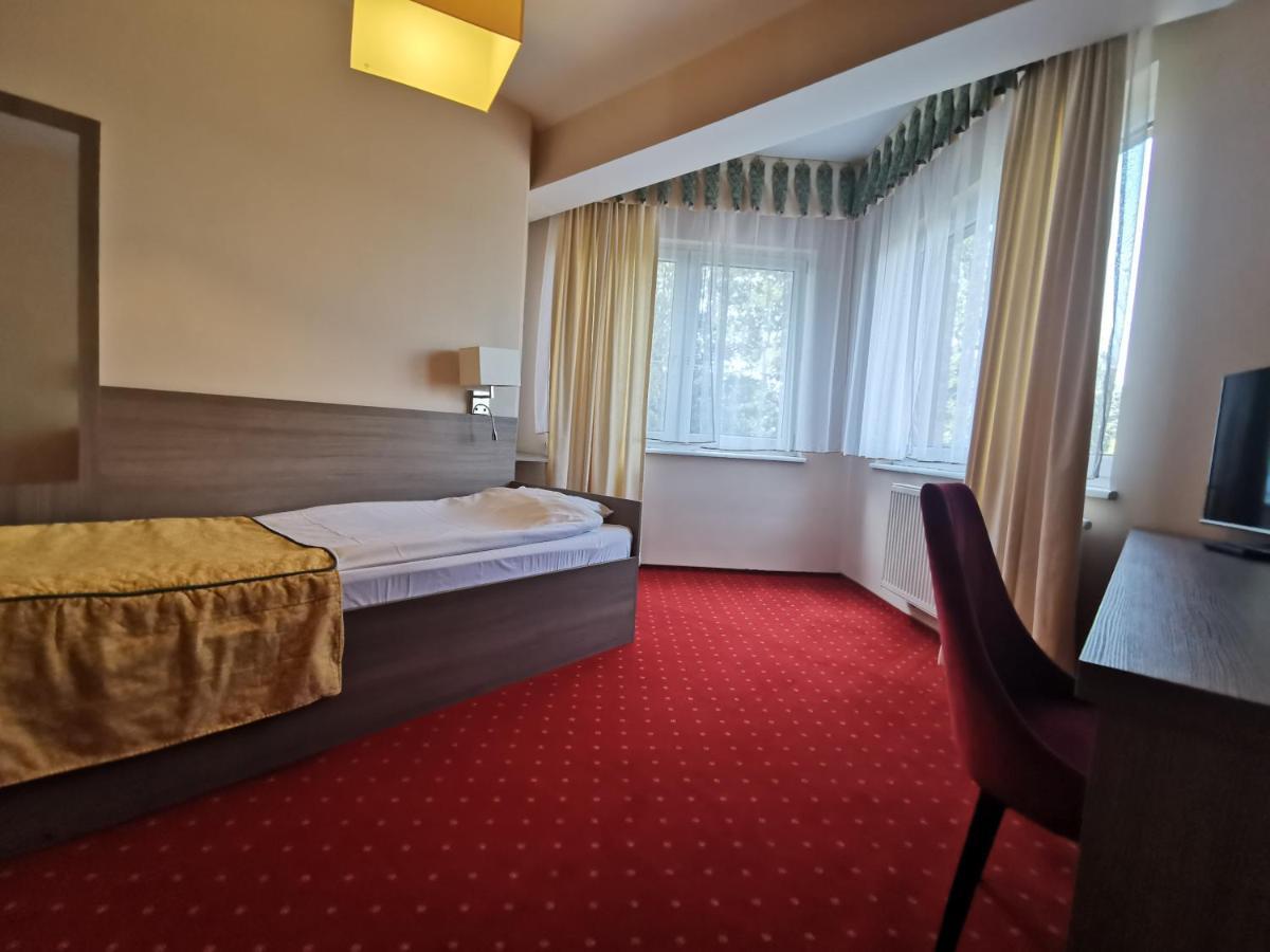 Hotel Zieliniec Познань Екстер'єр фото